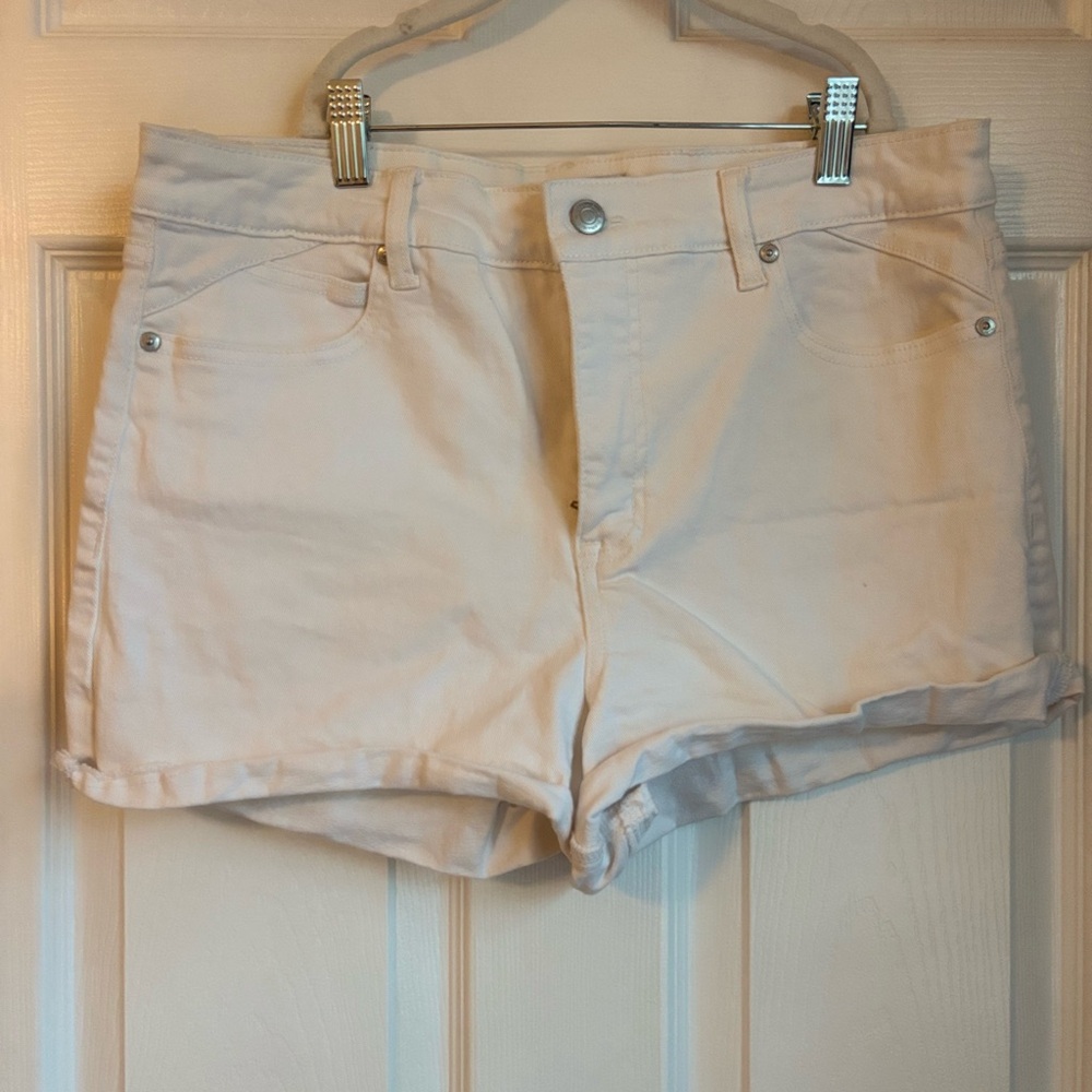 Women's Cream Shorts
